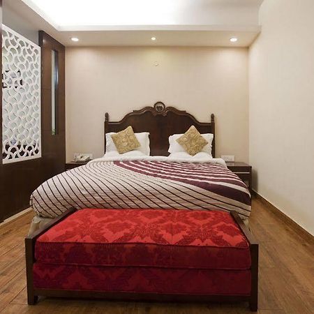 Oyo Premium Pitampura Hotel New Delhi Exterior foto