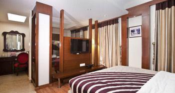 Oyo Premium Pitampura Hotel New Delhi Exterior foto