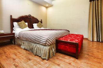 Oyo Premium Pitampura Hotel New Delhi Exterior foto
