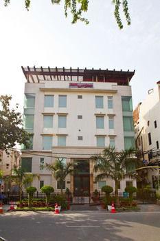 Oyo Premium Pitampura Hotel New Delhi Exterior foto
